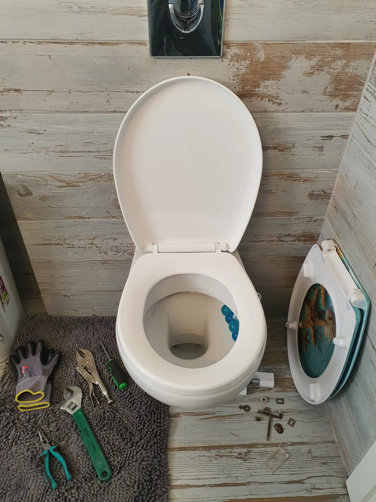 After: new white toilet seat fitted and firmly fixed